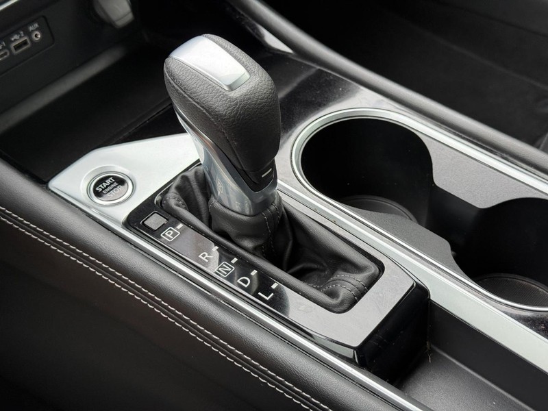 Nissan Altima Vehicle Full-screen Gallery Image 18