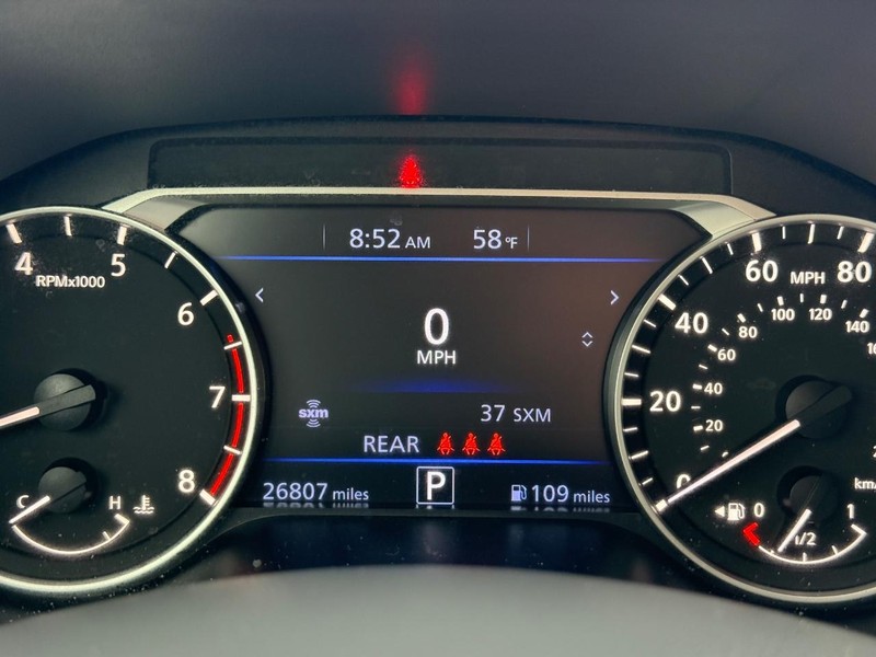 Nissan Altima Vehicle Full-screen Gallery Image 20