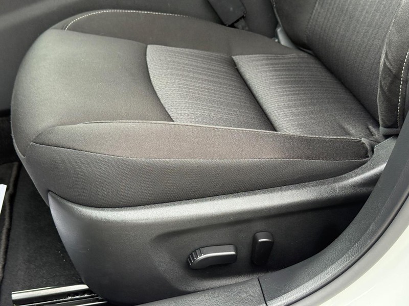 Nissan Altima Vehicle Full-screen Gallery Image 22