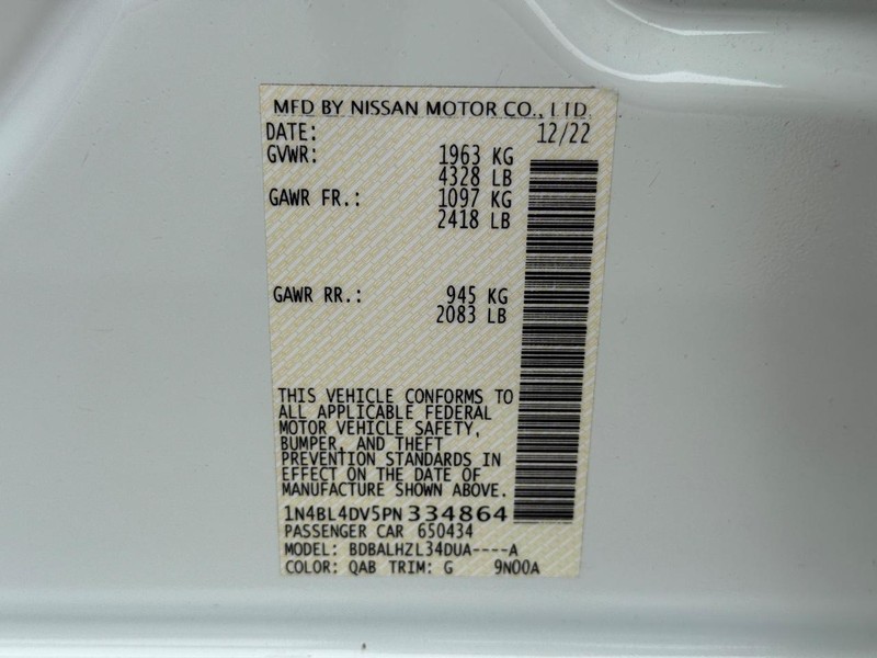 Nissan Altima Vehicle Full-screen Gallery Image 23