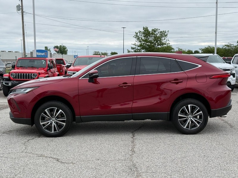 Toyota Venza Vehicle Full-screen Gallery Image 2
