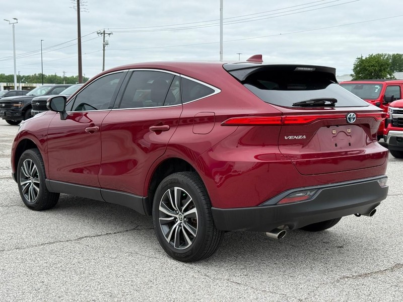 Toyota Venza Vehicle Full-screen Gallery Image 3