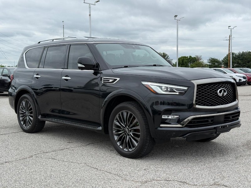 INFINITI QX80 Vehicle Full-screen Gallery Image 8