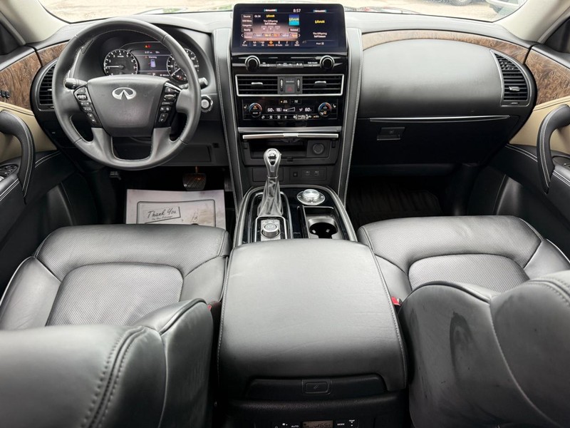 INFINITI QX80 Vehicle Full-screen Gallery Image 13