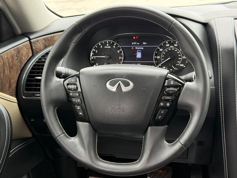 INFINITI QX80 Vehicle Full-screen Gallery Image 14