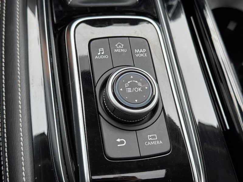 INFINITI QX80 Vehicle Full-screen Gallery Image 19