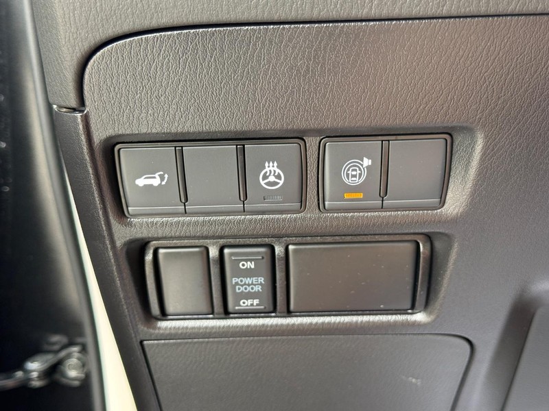 INFINITI QX80 Vehicle Full-screen Gallery Image 23