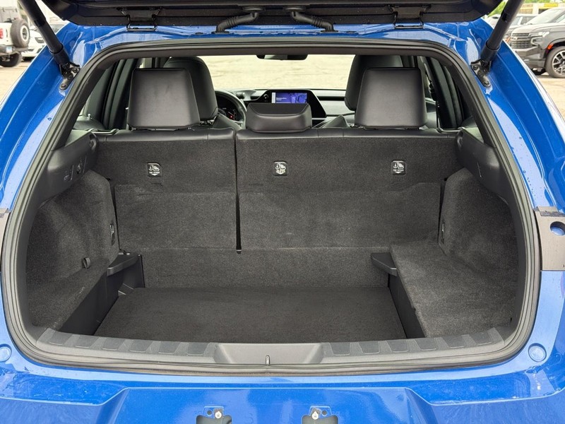 Lexus UX Vehicle Full-screen Gallery Image 6