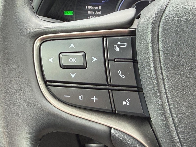Lexus UX Vehicle Full-screen Gallery Image 14