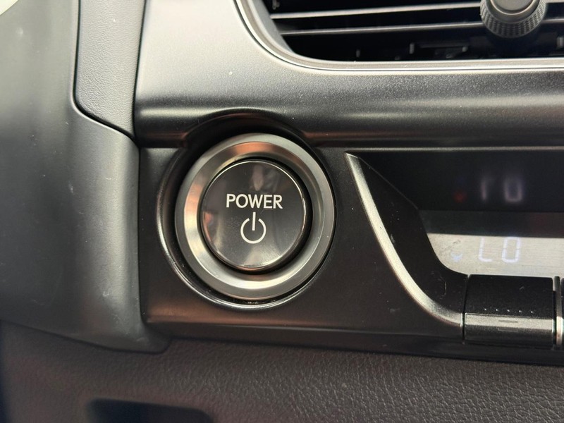Lexus UX Vehicle Full-screen Gallery Image 19