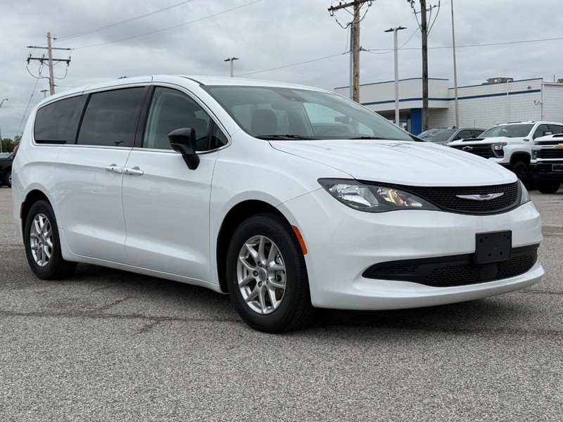 Chrysler Voyager Vehicle Full-screen Gallery Image 8