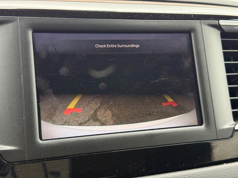 Chrysler Voyager Vehicle Full-screen Gallery Image 18