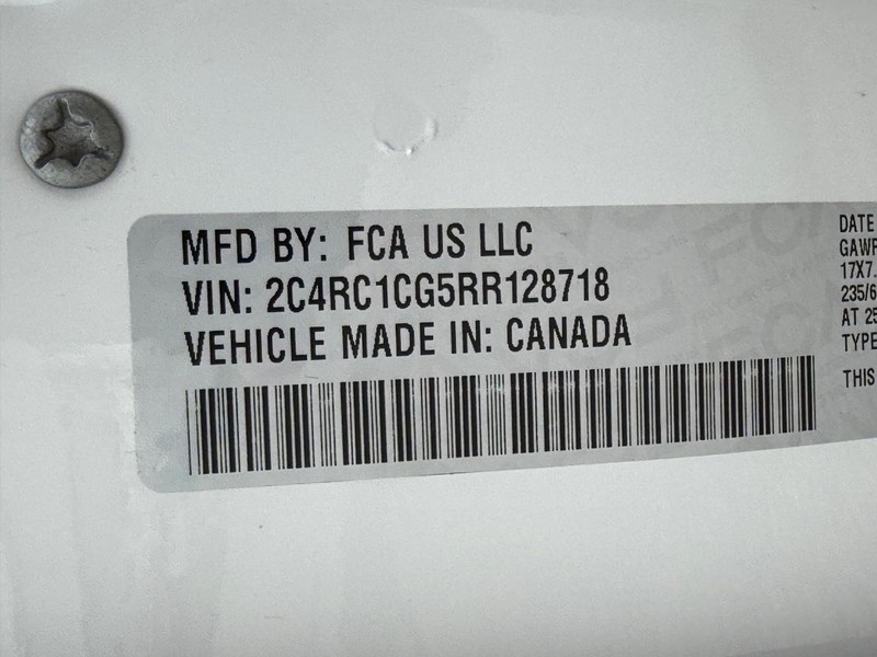 Chrysler Voyager Vehicle Full-screen Gallery Image 25