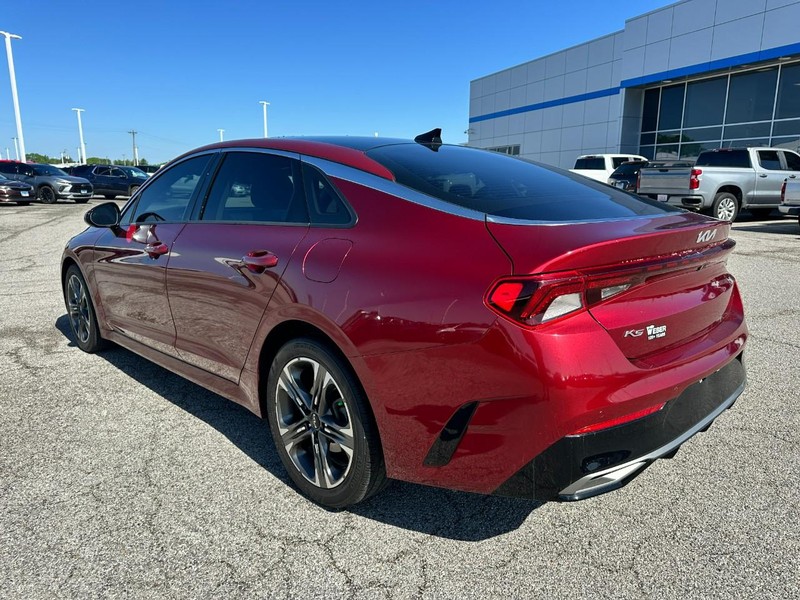 Kia K5 Vehicle Full-screen Gallery Image 3