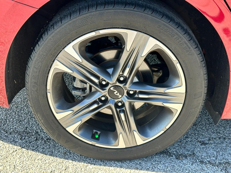 Kia K5 Vehicle Full-screen Gallery Image 7