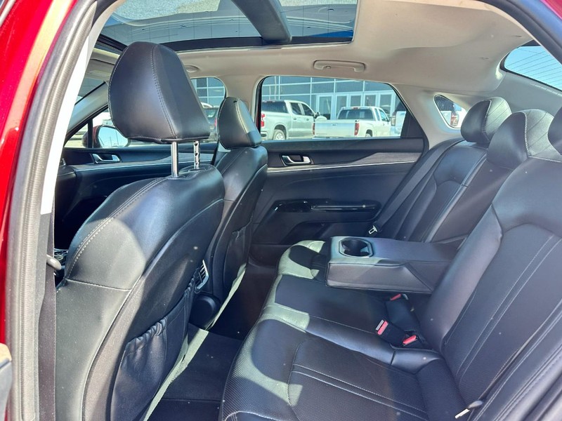 Kia K5 Vehicle Full-screen Gallery Image 10