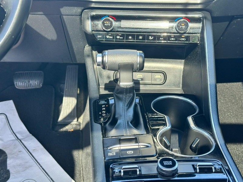 Kia K5 Vehicle Full-screen Gallery Image 15