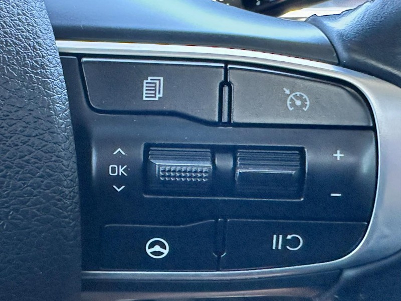 Kia K5 Vehicle Full-screen Gallery Image 20