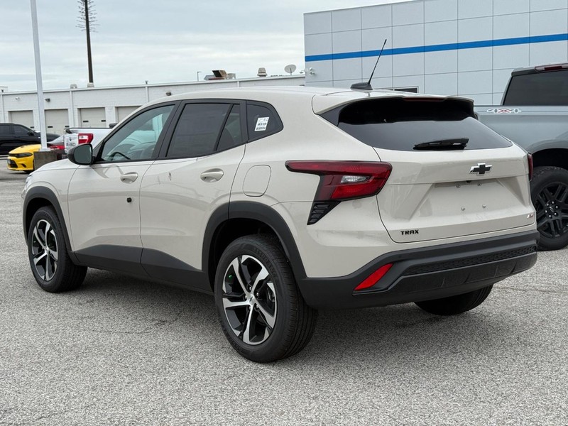 Chevrolet Trax Vehicle Full-screen Gallery Image 3