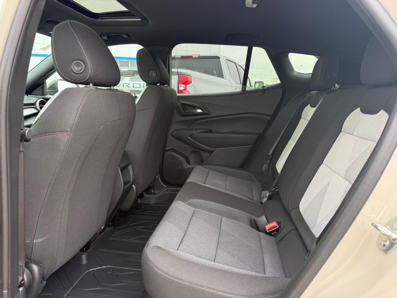 Chevrolet Trax Vehicle Full-screen Gallery Image 5
