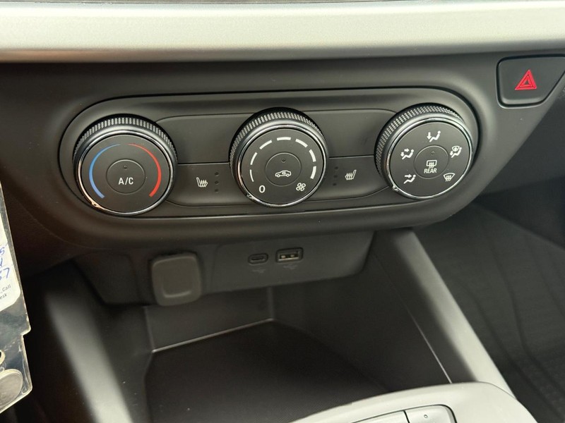 Chevrolet Trax Vehicle Full-screen Gallery Image 13
