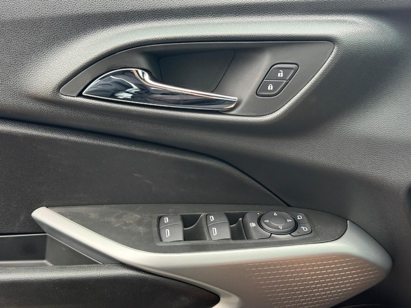 Chevrolet Trax Vehicle Full-screen Gallery Image 16