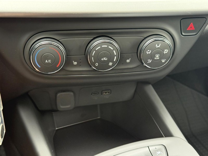 Chevrolet Trax Vehicle Full-screen Gallery Image 13