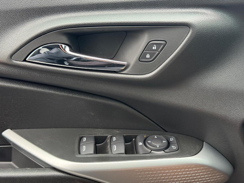 Chevrolet Trax Vehicle Full-screen Gallery Image 16