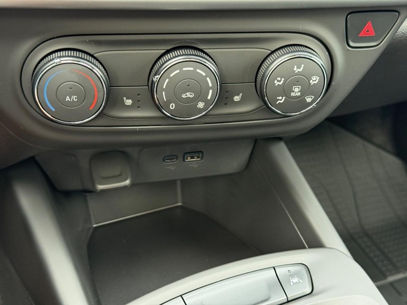 Chevrolet Trax Vehicle Full-screen Gallery Image 13
