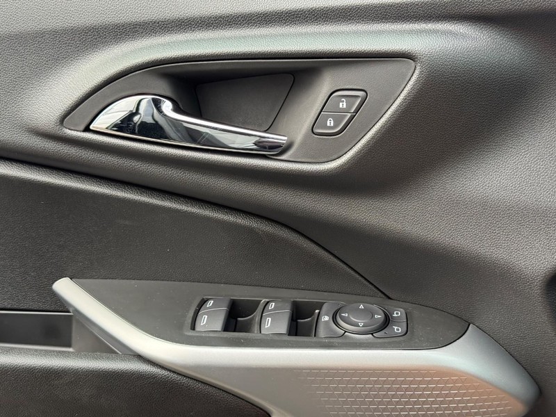 Chevrolet Trax Vehicle Full-screen Gallery Image 16