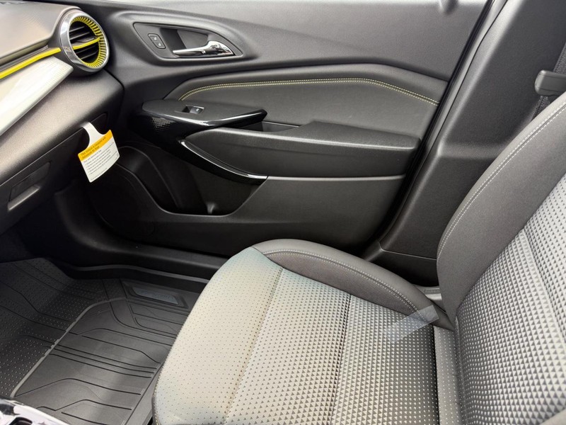 Chevrolet Trax Vehicle Full-screen Gallery Image 14