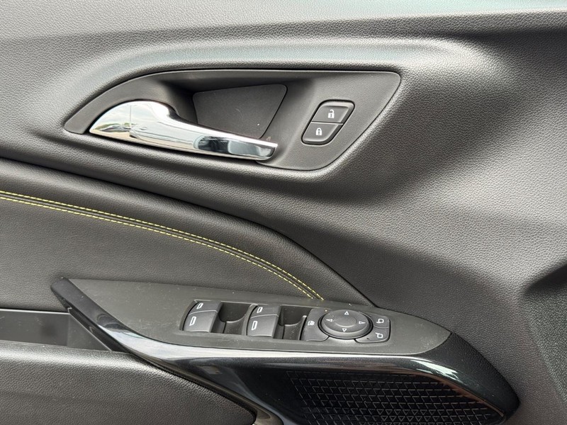 Chevrolet Trax Vehicle Full-screen Gallery Image 15