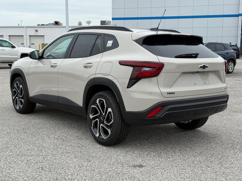 Chevrolet Trax Vehicle Full-screen Gallery Image 3