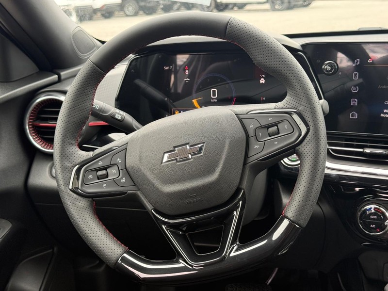 Chevrolet Trax Vehicle Full-screen Gallery Image 8