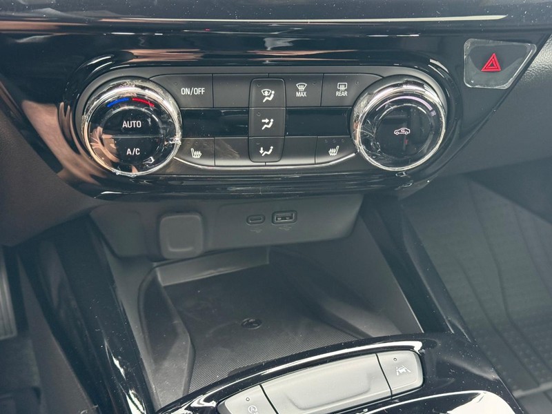 Chevrolet Trax Vehicle Full-screen Gallery Image 14