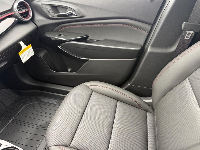 Chevrolet Trax Vehicle Full-screen Gallery Image 16