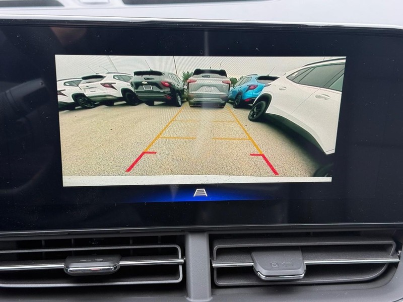 Chevrolet Trax Vehicle Full-screen Gallery Image 13