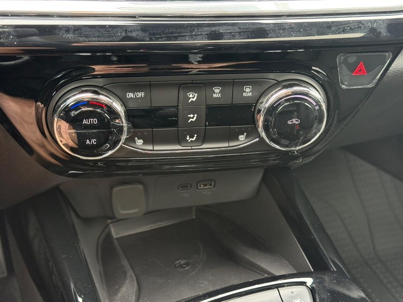 Chevrolet Trax Vehicle Full-screen Gallery Image 14