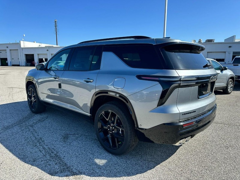 Chevrolet Traverse Vehicle Full-screen Gallery Image 3