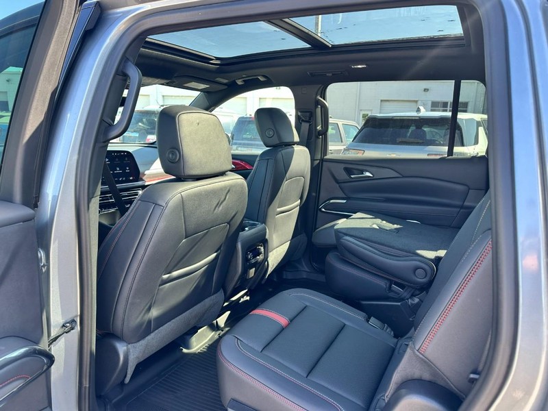 Chevrolet Traverse Vehicle Full-screen Gallery Image 5