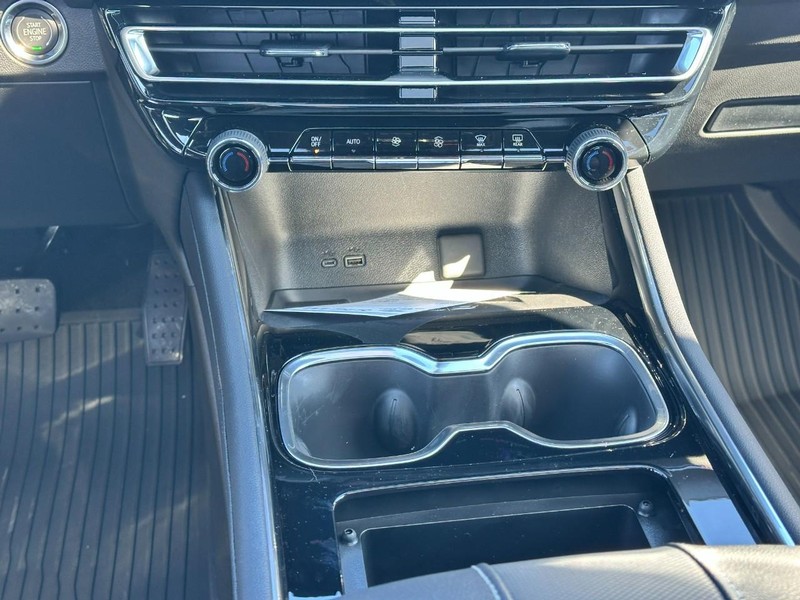 Chevrolet Traverse Vehicle Full-screen Gallery Image 10