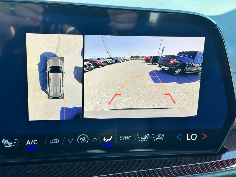 Chevrolet Traverse Vehicle Full-screen Gallery Image 16