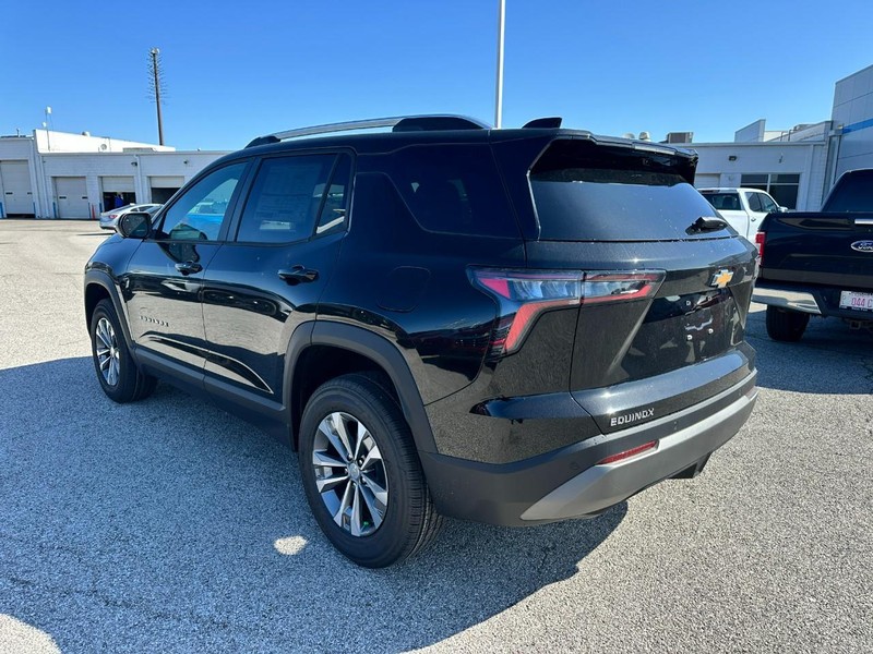 Chevrolet Equinox Vehicle Full-screen Gallery Image 3