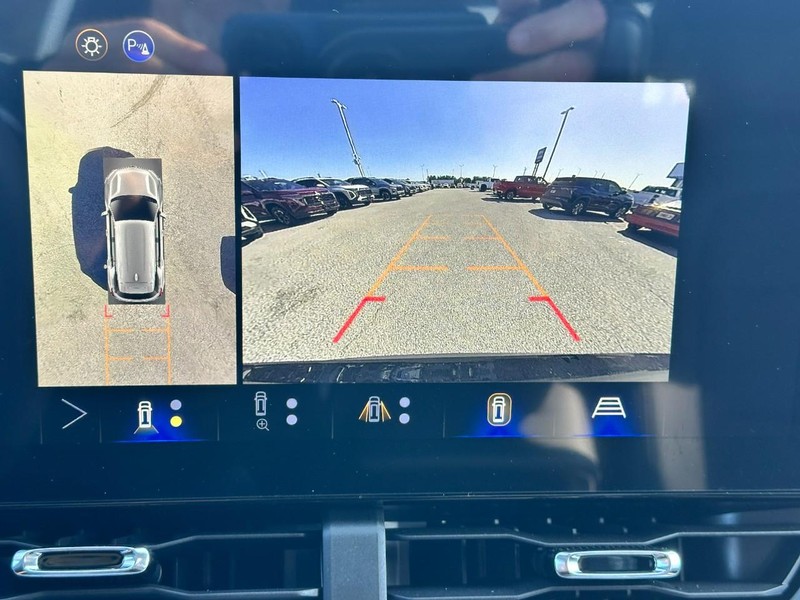 Chevrolet Equinox Vehicle Full-screen Gallery Image 15