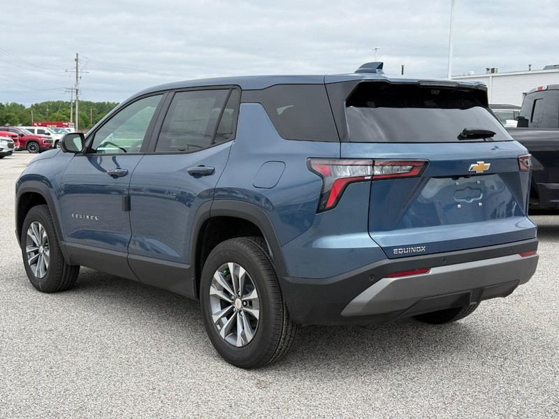 Chevrolet Equinox Vehicle Full-screen Gallery Image 3