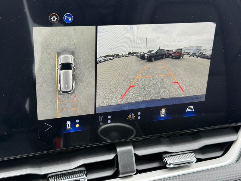 Chevrolet Equinox Vehicle Full-screen Gallery Image 12