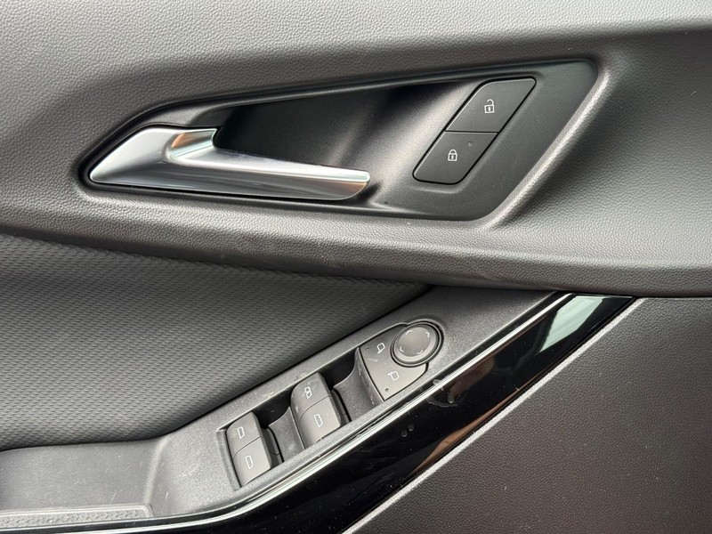 Chevrolet Equinox Vehicle Full-screen Gallery Image 16