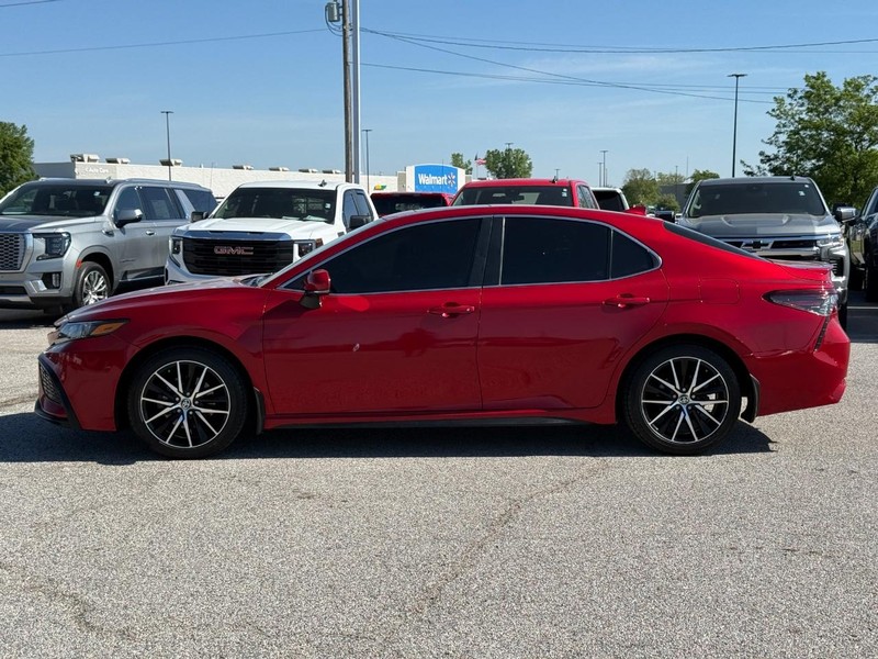 Toyota Camry Vehicle Full-screen Gallery Image 2