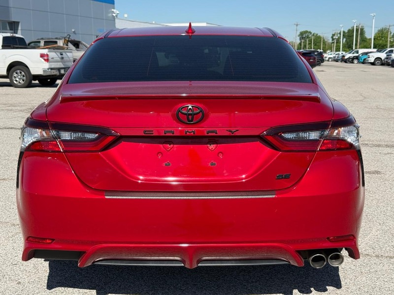 Toyota Camry Vehicle Full-screen Gallery Image 4