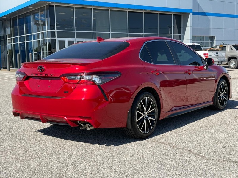 Toyota Camry Vehicle Full-screen Gallery Image 5